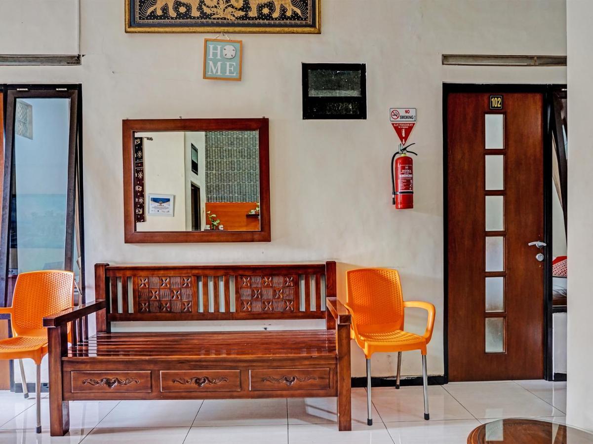Oyo 2317 Griya Merjosari Family Syariah 2*